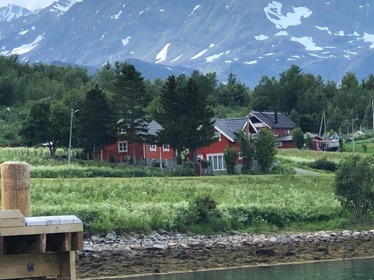 Aaroybukt Guesthouse Aroybukta エクステリア 写真