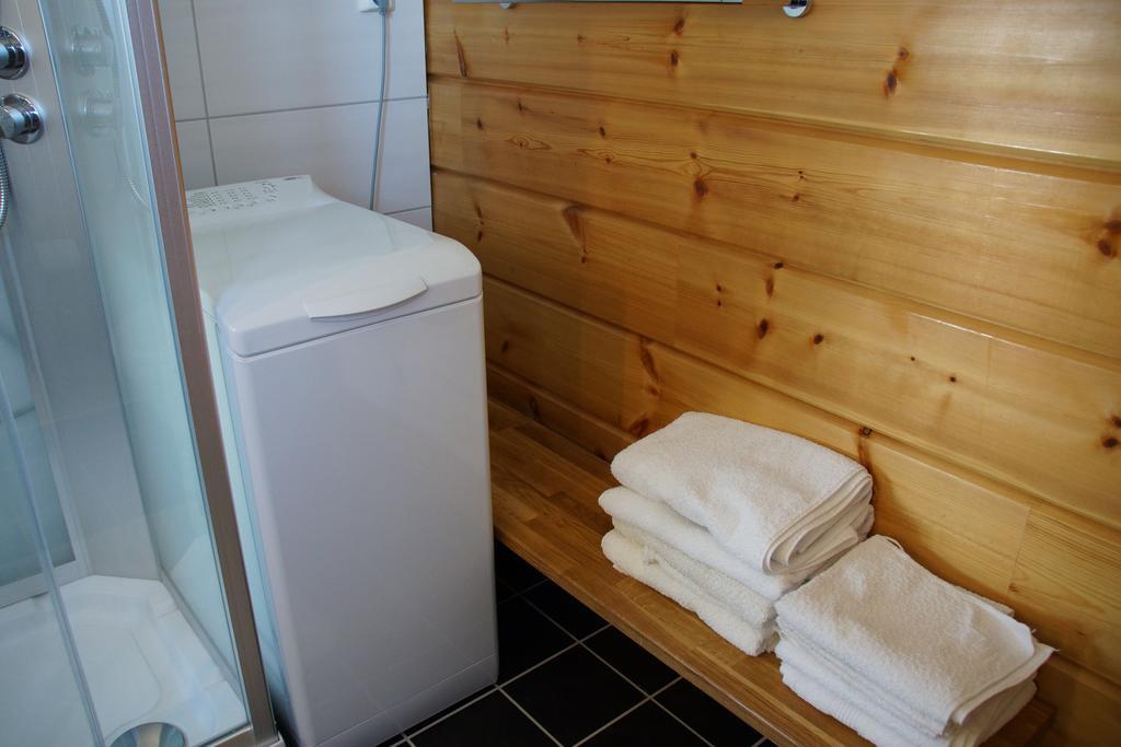 Aaroybukt Guesthouse Aroybukta エクステリア 写真
