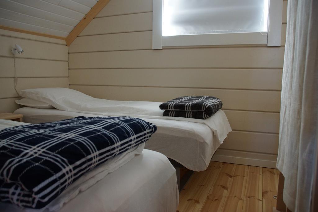 Aaroybukt Guesthouse Aroybukta エクステリア 写真