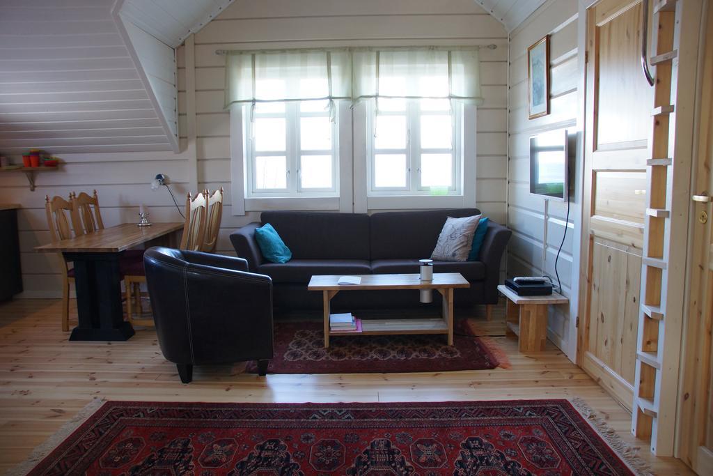 Aaroybukt Guesthouse Aroybukta エクステリア 写真