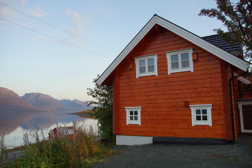 Aaroybukt Guesthouse Aroybukta エクステリア 写真